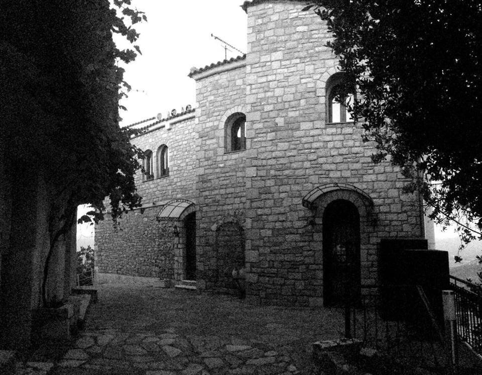 Hotel Isaraiko Spiti Agia Theodora Isaris Экстерьер фото