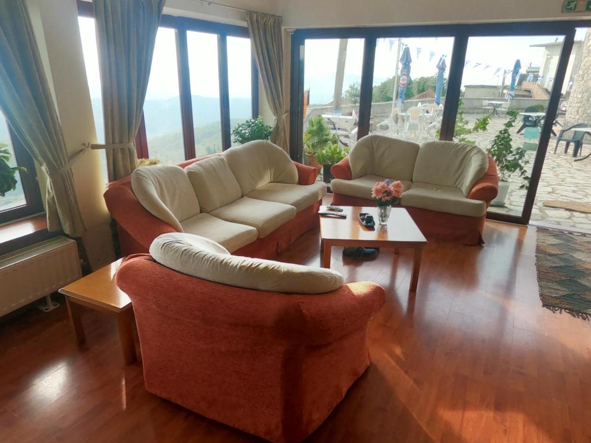 Hotel Isaraiko Spiti Agia Theodora Isaris Экстерьер фото