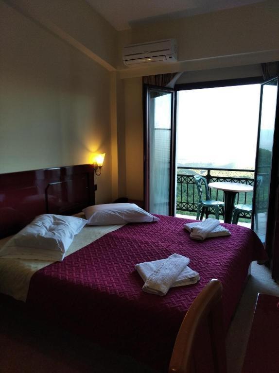 Hotel Isaraiko Spiti Agia Theodora Isaris Экстерьер фото